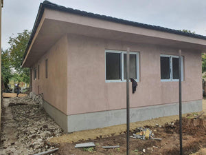 Aplicare adeziv si masa de spaclu casa structura metalica parter thumbnail