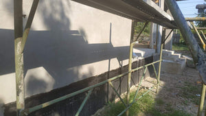 Aplicare adeziv si masa de spaclu casa structura metalica parter thumbnail