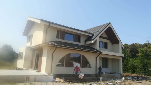 Aplicare finisaj decorativ pe fatade casa structura metalica usoara