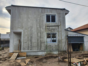Aplicare masa de spaclu in 2 straturi pe fatade casa metalica thumbnail