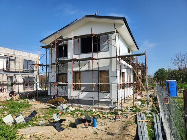 Aplicare tencuiala decorativa casa pe structura metalica vedere din exterior