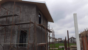 Casa cu etaj montaj plasa fibra de sticla adeziv si masa de spaclu thumbnail