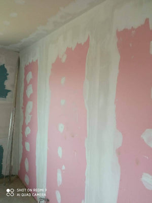 Casa cu structura din otel chituiri si gletuiri pereti interiori si tavane thumbnail