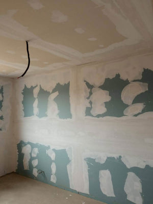 Casa cu structura din otel chituiri si gletuiri pereti interiori si tavane thumbnail