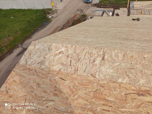 Casa in constructie inchideri exterioare acoperis prin placari OSB 20 mm thumbnail