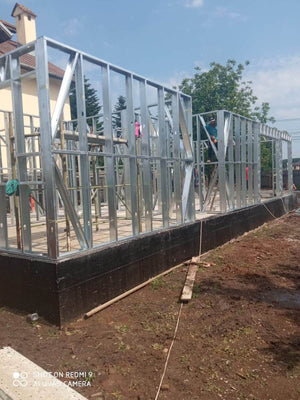 Casa in constructie montaj schelet metalic panouri pereti thumbnail