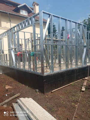 Casa in constructie montaj schelet metalic panouri pereti thumbnail