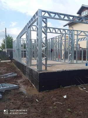 Casa in constructie montaj schelet metalic panouri pereti thumbnail