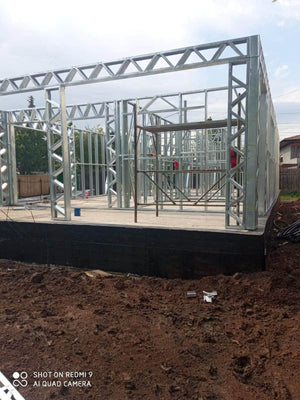 Casa in constructie montaj schelet metalic panouri pereti thumbnail