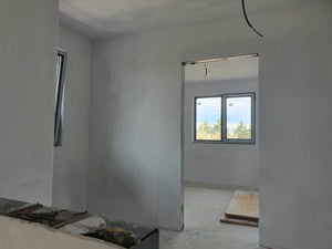 Casa metalica in santier aplicare strat amorsa si vinarom thumbnail
