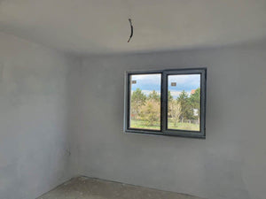 Casa metalica in santier aplicare strat amorsa si vinarom thumbnail