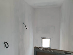 Casa metalica in santier aplicare strat amorsa si vinarom thumbnail
