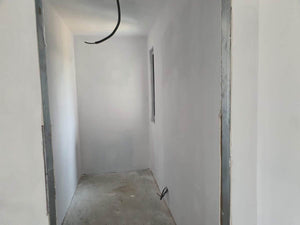 Casa metalica in santier aplicare strat amorsa si vinarom thumbnail