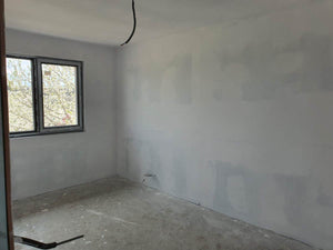 Casa metalica in santier aplicare strat amorsa si vinarom thumbnail