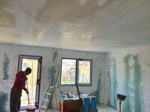 Casa metalica in santier aplicare strat amorsa si vinarom thumbnail