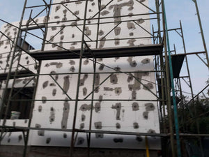Casa model in constructie la stadiul de termosistem thumbnail