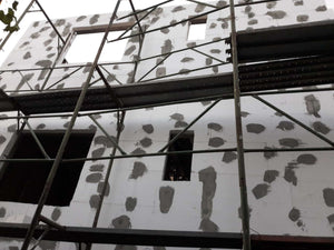 Casa model in constructie la stadiul de termosistem thumbnail