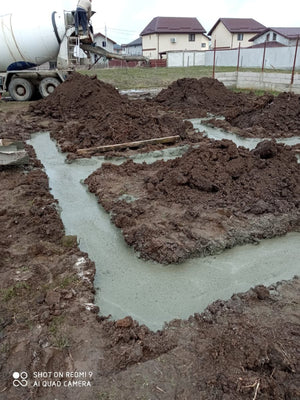 Casa pe schelet metalic P+1E turnare beton mort talpa fundatie thumbnail