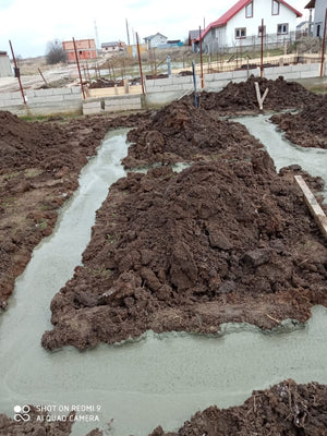 Casa pe schelet metalic P+1E turnare beton mort talpa fundatie thumbnail