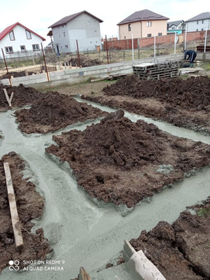Casa pe schelet metalic P+1E turnare beton mort talpa fundatie thumbnail