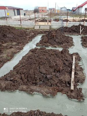 Casa pe schelet metalic P+1E turnare beton mort talpa fundatie thumbnail
