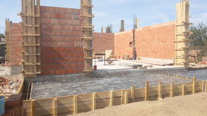 Cofrare turnare beton stalpi si zidarie pereti exteriori casa 386 mp thumbnail