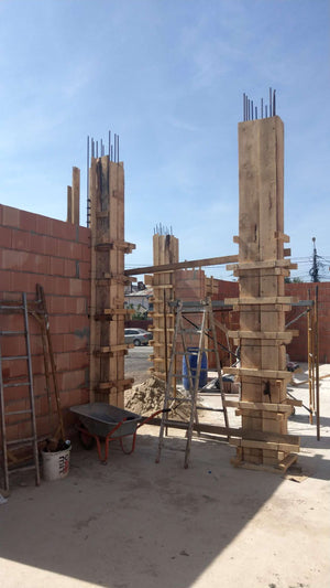 Cofrare turnare beton stalpi si zidarie pereti exteriori casa 386 mp thumbnail