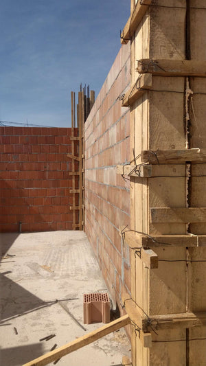 Cofrare turnare beton stalpi si zidarie pereti exteriori casa 386 mp thumbnail