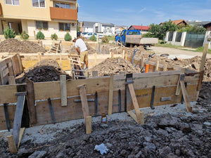 Cofrare turnare grinzi si compactare pamant si balast fundatie thumbnail