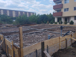 Cofrare turnare grinzi si compactare pamant si balast fundatie thumbnail