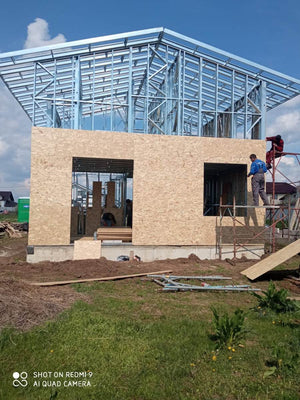 Constructie casa metalica inchideri exterioare fatade prin placari cu OSB thumbnail