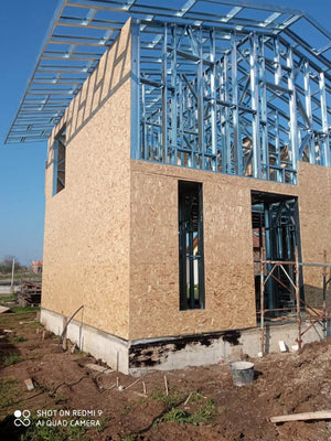 Constructie casa metalica inchideri exterioare fatade prin placari cu OSB thumbnail