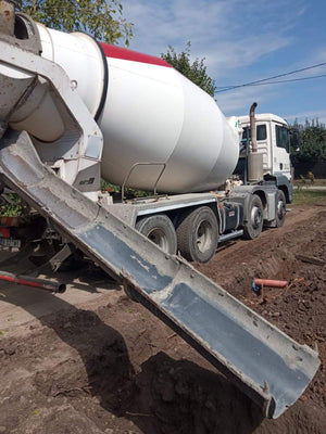 Constructie casa pe structura metalica turnare beton mort in santuri fundatie thumbnail