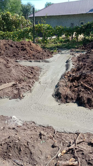 Constructie casa pe structura metalica turnare beton mort in santuri fundatie thumbnail