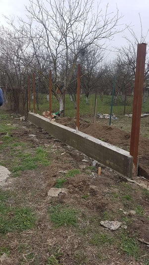 Constructie gard g06 turnarea soclului din beton armat thumbnail