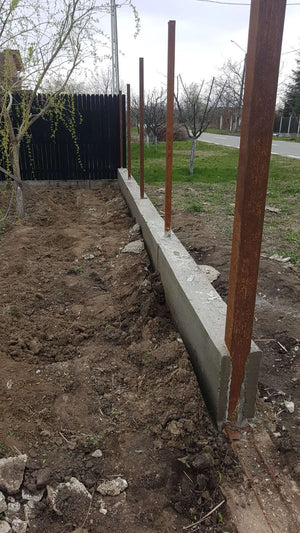 Constructie gard g06 turnarea soclului din beton armat thumbnail