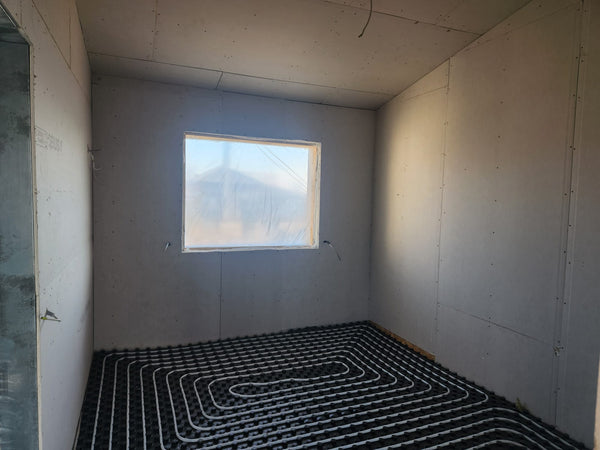 Detaliu montaj furtun incalzire in pardoseala pe strat termoizolant