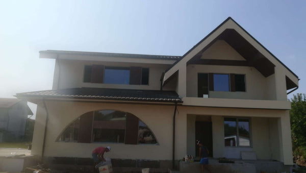 Fatada casa cu terase si balcoane in faza finala