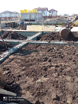 Fundatie casa metalica compactare si pregatire turnare placa peste sol thumbnail