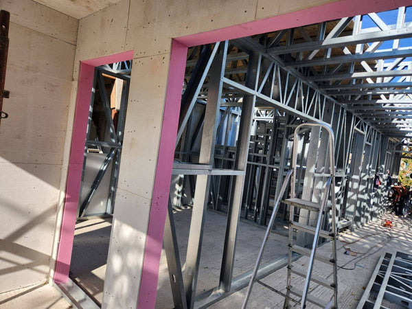 Inchideri exterioare casa pe structura metalica cu fibrociment detaliu acces intrare