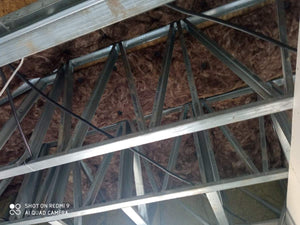 Izolatie peretilor exteriori si pereti compartimentare casa structura metalica thumbnail