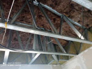 Izolatie peretilor exteriori si pereti compartimentare casa structura metalica thumbnail