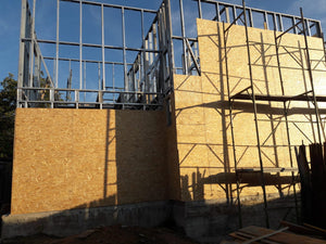 Model de casa in etapa de placare exterioara cu osb 15 mm thumbnail