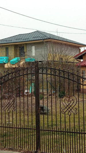 Montaj invelitoare din tigla metalica pe acoperis casa cu 2 nivele thumbnail