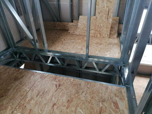Montaj placi OSB pentru constructie planseu etaj casa metalica thumbnail