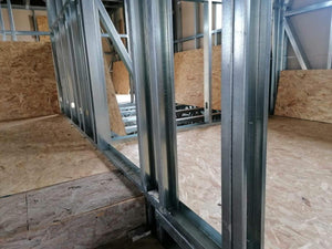 Montaj placi OSB pentru constructie planseu etaj casa metalica thumbnail