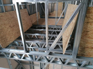 Montaj placi OSB pentru constructie planseu etaj casa metalica thumbnail