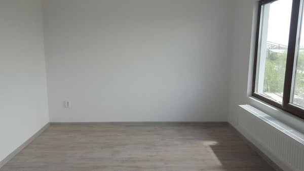 montaj plinta pachet in dormitor copii