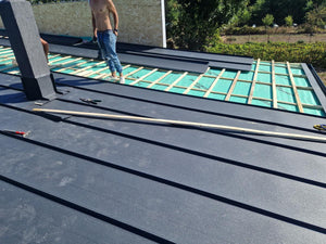 Montaj strat fibrociment pereti si constructie acoperis casa in Snagov thumbnail