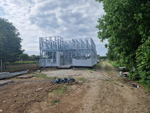 Montaj strat fibrociment pereti si constructie acoperis casa in Snagov thumbnail